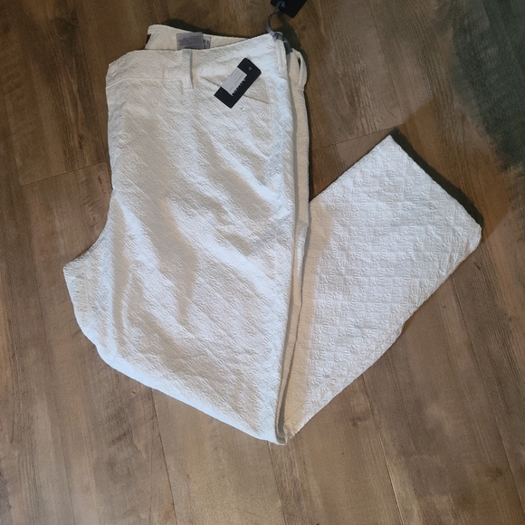 NYDJ Optic White Floral Print Jean - Picture 2 of 9